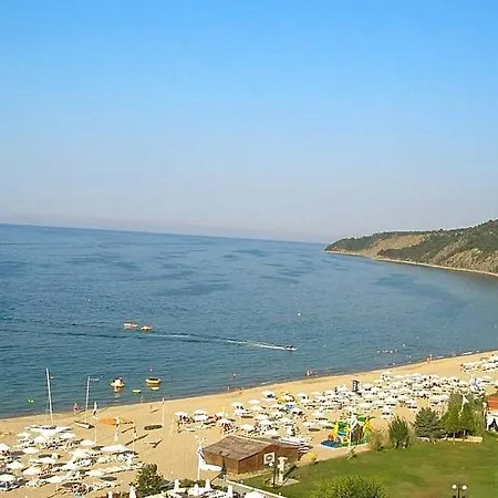 Vila Astoria 3 * 엘레니테